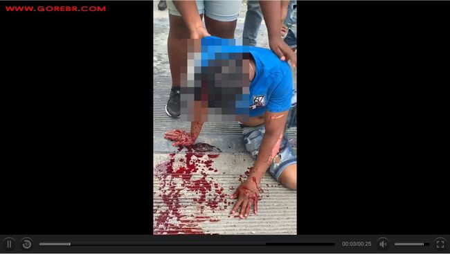【閲覧注意】交通事故で頭がパッカリ開いた男 → 顔を傾けた瞬間ドバドバドバッと… 恐怖の現場映像!の画像1