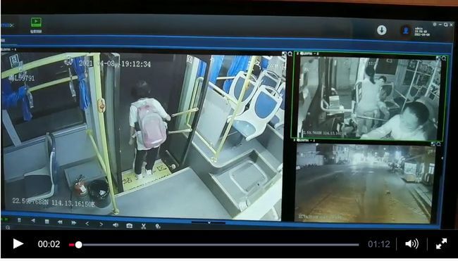 【閲覧注意】少女が道路で「すり下ろされる」恐怖の瞬間!! 手足を挟んだまま加速するバス、少女の運命は…!?=中国の画像2