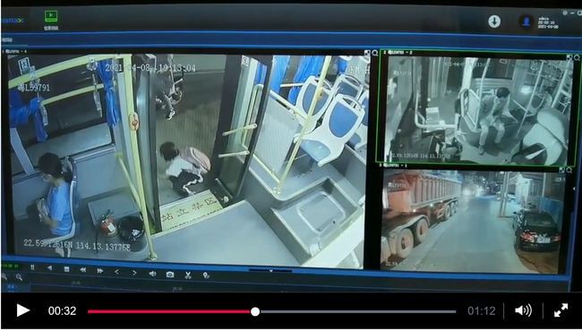 【閲覧注意】少女が道路で「すり下ろされる」恐怖の瞬間!! 手足を挟んだまま加速するバス、少女の運命は…!?=中国の画像5