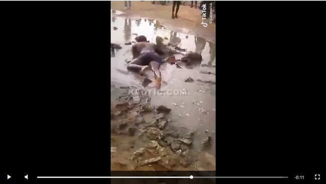 【閲覧注意】現代の「石打ち刑」が残酷すぎる!! 飛び交う怒号と巨大岩、群衆全員で命を奪う野蛮な暴力の実態の画像2