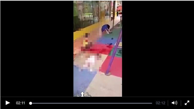 【閲覧注意】ナイフを持った男が幼稚園を襲撃! 倒れる血まみれ園児… 18人死傷の地獄すぎる現場映像流出=中国の画像1