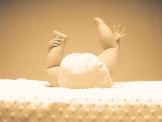 赤ん坊の股間に“顔面を埋める”親たち…！ 1歳になるまで毎日実践、西日本に実在した伝統儀式の謎
