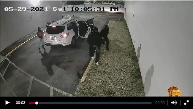 【閲覧注意】23人死傷・米マイアミ銃乱射の監視カメラ映像を警察が公開! 無差別の凶弾に倒れる人々… 事件の瞬間が地獄すぎる!の画像2