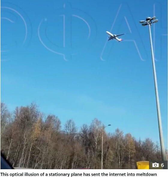 【衝撃】「空中で静止している旅客機」が激撮される!! 『マトリックス』が現実化、この世がシミュレーションである決定的証拠か!の画像2