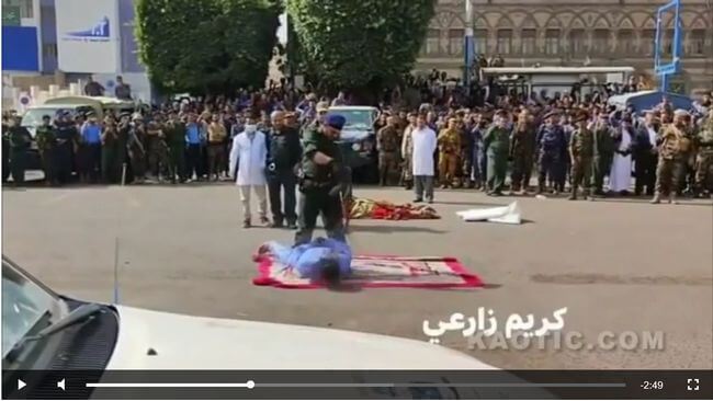 【閲覧注意】イエメンの最新版「公開処刑」映像が流出! 鬼畜父とペドフィリアらをじわじわ射殺、観衆は大興奮…!の画像3