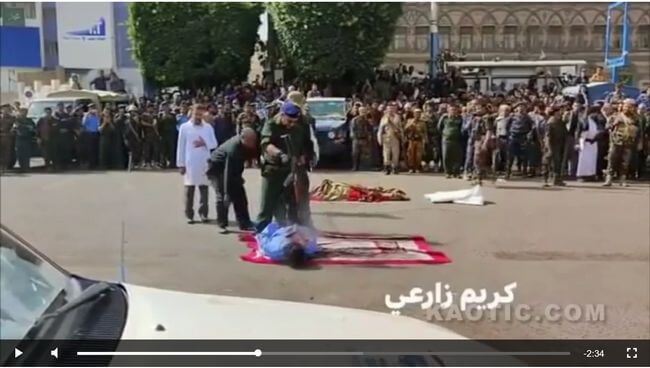 【閲覧注意】イエメンの最新版「公開処刑」映像が流出! 鬼畜父とペドフィリアらをじわじわ射殺、観衆は大興奮…!の画像4