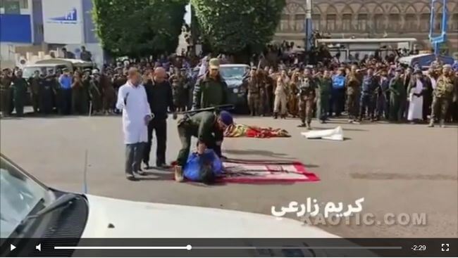 【閲覧注意】イエメンの最新版「公開処刑」映像が流出! 鬼畜父とペドフィリアらをじわじわ射殺、観衆は大興奮…!の画像5