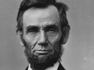 「リンカーンの幽霊を見た」「霊に足をかじられた」バイデン、オバマ、レーガン…歴代大統領がホワイトハウスで心霊体験