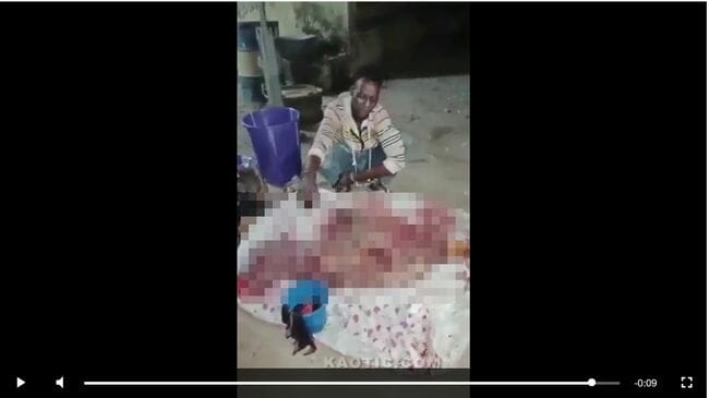 【超・閲覧注意】彼女を惨殺&解体して「金運アップを祈る」儀式殺人の現場映像が流出!!=ナイジェリアの画像1
