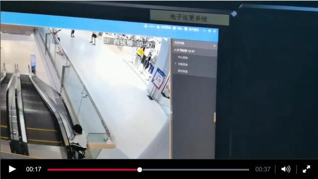 【閲覧注意】エスカレーターの手すりで遊んでいた男児が死へと導かれる恐怖の瞬間!! たった8秒の悲劇=中国の画像1