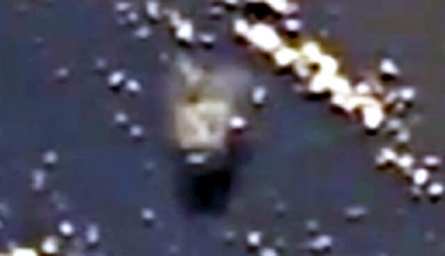 海底基地から飛び立つ「巨大キューブ型UFO」が激撮される! ISSの生配信映像にくっきり、専門家も驚愕の光景!の画像1