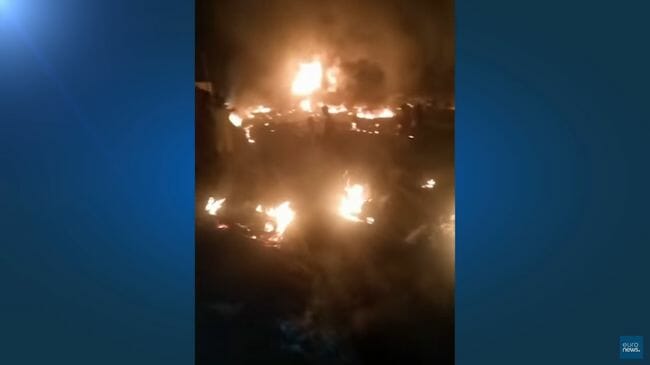 【閲覧注意】シエラレオネのタンクローリー大爆発、報じられない現場映像流出!! 折り重なる焼死体… 99人死亡の地獄絵図の画像2