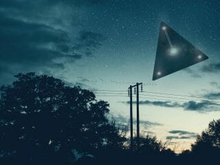 黒い三角形UFOは「パラレルワールドから来た」元航空機設計者が暴露！ ステルス機説を完全否定