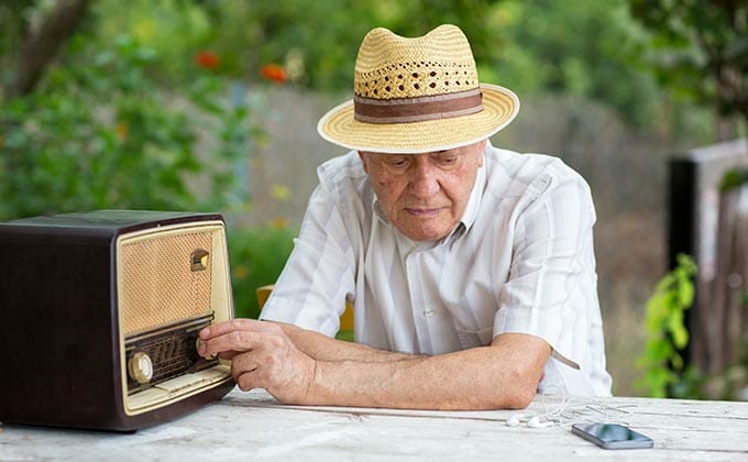 老人はなぜ新しい音楽を嫌うのか？ 好みが固定化するのは●●歳、学者が解説！の画像1