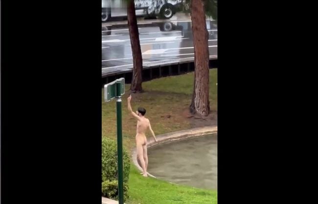 全裸男が自らをメッタ刺しで死亡! 鮮血に染まる噴水… 警察の対応に議論紛糾=スペインの画像4