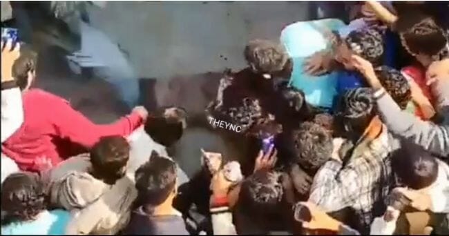 イスラム教のポスターを剥がした男、118人に壮絶集団リンチされ焼き殺される!=パキスタンの画像3
