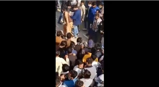 イスラム教のポスターを剥がした男、118人に壮絶集団リンチされ焼き殺される!=パキスタンの画像2