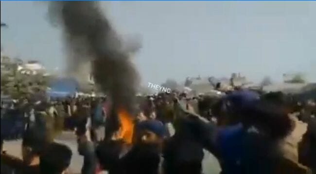 イスラム教のポスターを剥がした男、118人に壮絶集団リンチされ焼き殺される!=パキスタンの画像4