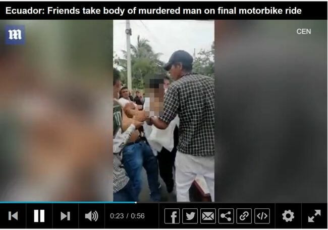 死者を棺から取り出し、バイクに乗せて爆走! 過激すぎる弔いに世界が絶句=エクアドルの画像3
