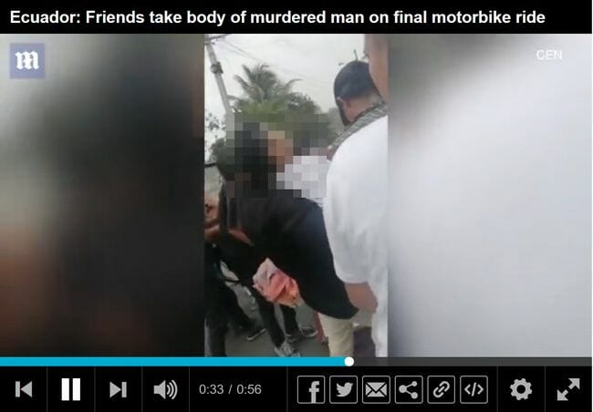 死者を棺から取り出し、バイクに乗せて爆走! 過激すぎる弔いに世界が絶句=エクアドルの画像4