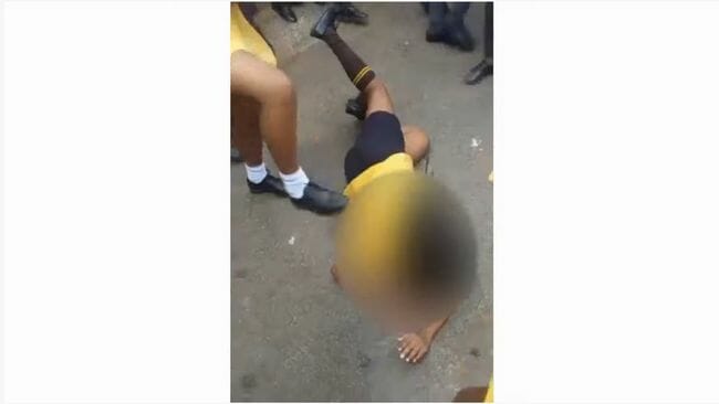 15歳女子高生への超壮絶いじめ動画が拡散! 地域と警察が学校に介入する南アのいじめ対策の画像2