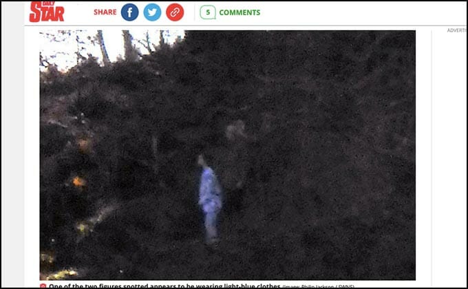 森の斜面で立ちすくむ「パジャマ姿の幽霊」が2体激撮される!! 鮮明すぎて鳥肌、専門家も本物認定！の画像1