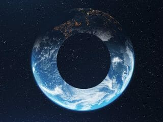 「地球は平面ではなく、ドーナツ型だ！」フラットアース論者が“地球ドーナツ論”に大改宗中！