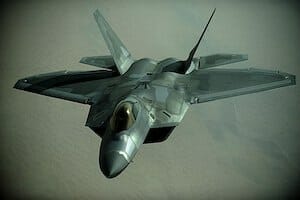 エリア51で移送中の「三角型UFO」ガチ画像流出! 米軍が即削除で深まる疑惑の画像2