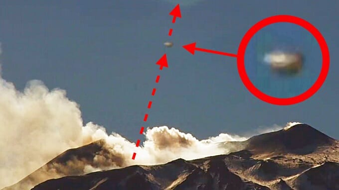 伊エトナ火山が噴火、UFOまで逃げ出していた! 猛烈な速さで飛び立つ姿を激撮(最速ニュース)の画像1