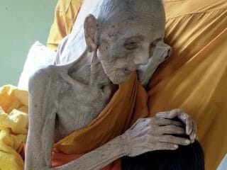 「即身仏になろうとする163歳の仏教僧」が世界的話題！ ただならぬオーラに驚愕（最速ニュース）