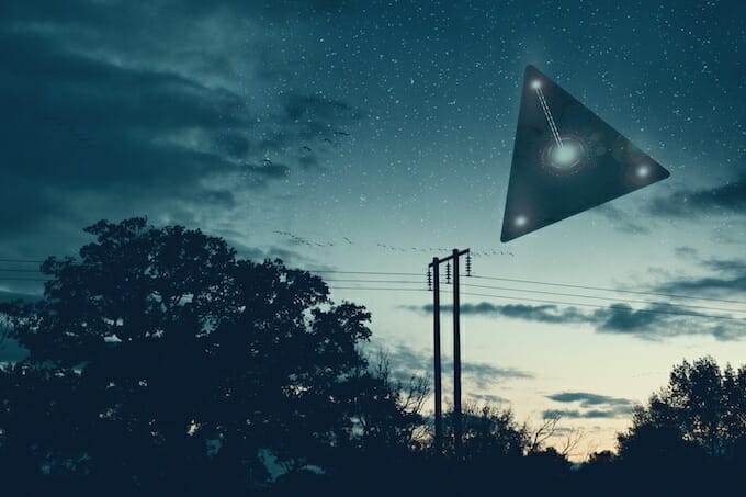 アポロ9号の船外活動中「漆黒の三角型UFO」が出現していた！ 半世紀後の大発見、深まるTR-3Bの謎の画像1