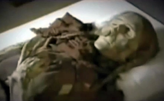 ロシアで発見された8億年前の女性の遺体! 棺を満たす謎の液体、発見者を襲う異変、当局が即回収…!の画像1