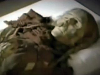 ロシアで発見された“8億年前の女性の遺体”！ 棺を満たす謎の液体、発見者を襲う異変、当局が即回収…！