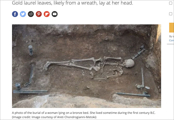 2100年前のギリシャの墓から「人魚のベッドと遺骸」が出土！ 謎に満ちた埋葬状態の画像1