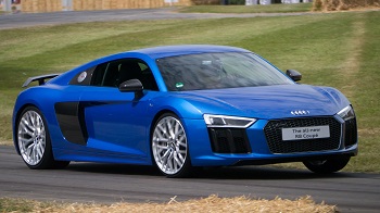 前代未聞のアウディ・R8型UFOが出現! 跳ねるように空を走る光景に全英戦慄!の画像2