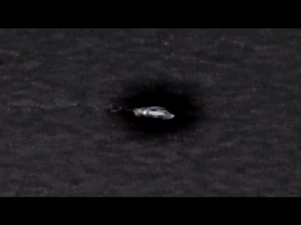 前代未聞のアウディ・R8型UFOが出現！ 跳ねるように空を走る光景に全英戦慄！の画像1