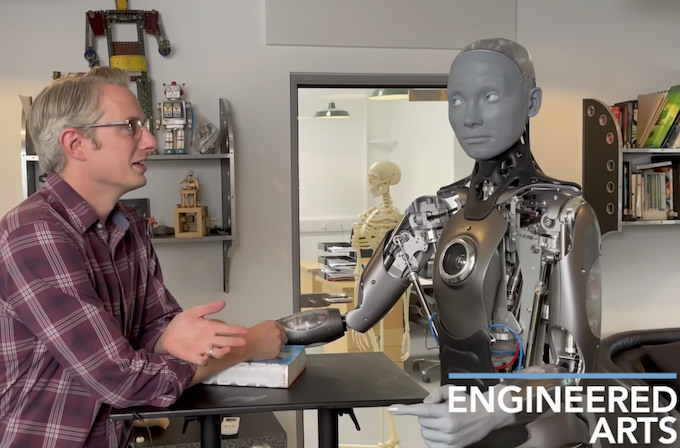 「世界征服の野望はない」最先端AIロボット・Amecaが激白! しかし表情が不穏すぎる!の画像1