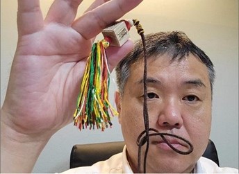 「天皇家の波動」を転写した史上最強グッズが遂に登場! オリンピアン愛用シール、邪気無効化装置…今秋のイチオシ商品3選の画像2