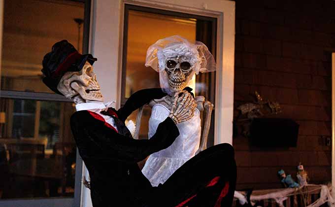 本物の幽霊が出る!? 有名お化け屋敷にてプロポーズする驚きのカップル現るの画像1