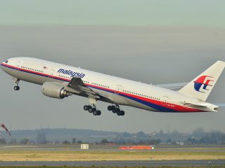 マレーシア航空370便の失踪に「犯罪的な意図」の可能性？ 新発見された破片を専門家が分析