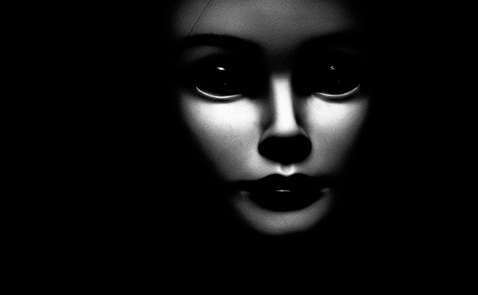 「黒い目をした子ども(BEK)」の撮影に成功か 森の中に佇む奇妙な人影…の画像2