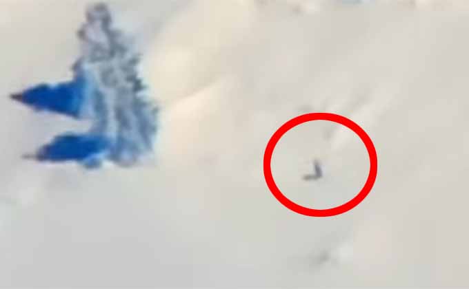 雪山を高速移動する「ビッグフット」の撮影に成功か 謎の足跡を発見、信ぴょう性高まるの画像1