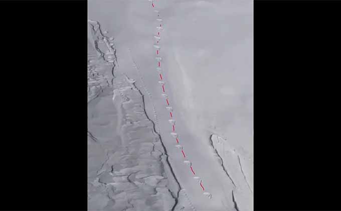 雪山を高速移動する「ビッグフット」の撮影に成功か 謎の足跡を発見、信ぴょう性高まるの画像2