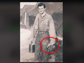 第二次世界大戦に「タイムトラベラー」が従軍していた？ iPhoneを持つ兵士の姿が…