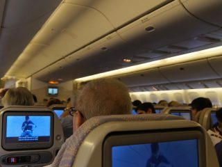 飛行機内で死んだ乗客はどうなる？ 「フライト中に死亡宣告はできない…」客室乗務員が最悪のシナリオを明かす