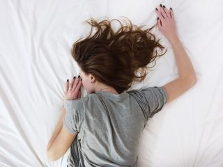 快眠の秘訣は就寝〇〇分以内の入眠… 良すぎる寝つきは危険信号？ 睡眠学者が警鐘