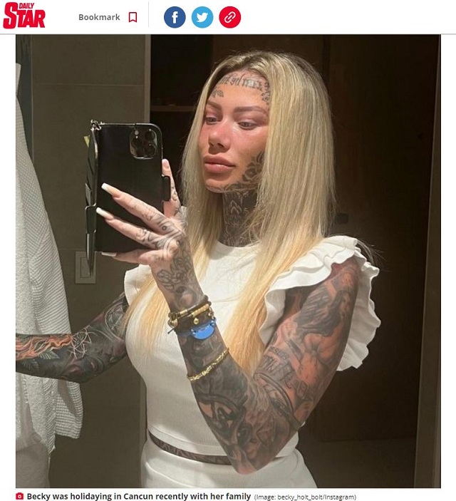英国で最もタトゥーを彫った女性が超ド級のヴィジュアルを披露! 女性器にもインクを入れ… 全身の95%を彩色 「旅はまだ続く」の画像2