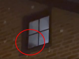 心霊ホテルに住み着く幽霊の姿が撮影される!? 屋根裏は施錠されていた…