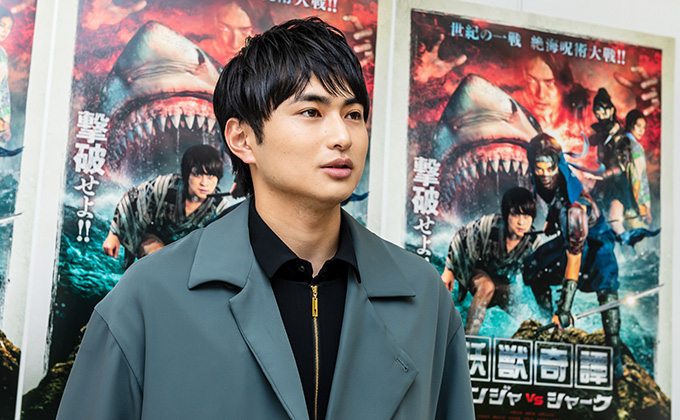 平野宏周が心霊体験を告白!「生首が裸で置いてある…」 初主演映画『妖獣奇譚 ニンジャVSシャーク』は驚きの体験だらけ?の画像2