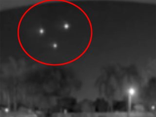 民家に超接近する「三角形UFO」が撮影される！ 無音で飛行… 軍事兵器の可能性は？＝米